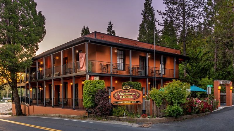 Summit Air Groveland Office in California